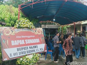 Suasana Duka Rumah Pejabat Ngawi-Korban Tewas Jip Terjun ke Jurang Bromo Suasana Duka Rumah Pejabat Ngawi-Korban Tewas Jip Terjun ke Jurang Bromo