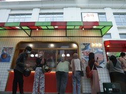 Daebak! Baru Dua Jam Buka, Warung Tenda ala Drakor ini Tutup Antrian