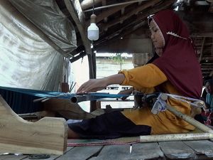 Tradisi Tenun Pahat Dompu Diusulkan Jadi Warisan Budaya Takbenda NTB