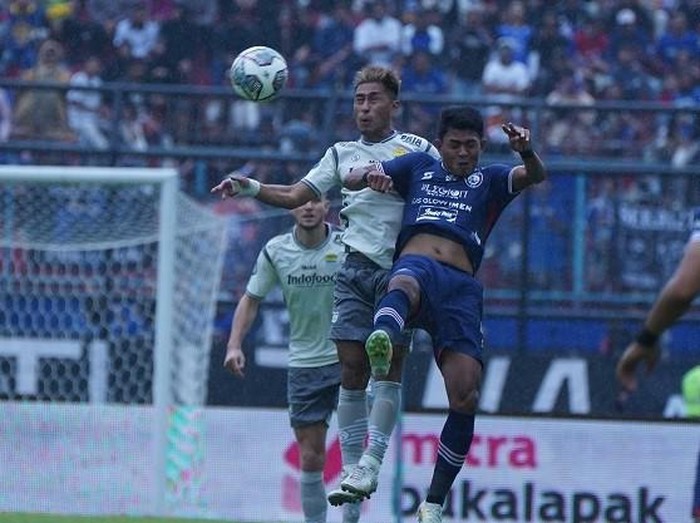 Arema FC vs Persib Bandung.