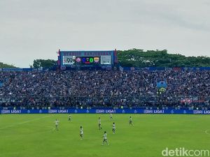 Babak Pertama, Dedik Bawa Arema FC Unggul Atas Persib Bandung