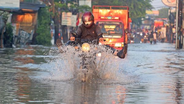 Kali Angke Meluap, Perumahan Ciledug Kebanjiran