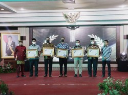 2 Waket DPRD Jateng Raih Penghargaan Politisi Muda & Tokoh Pendidikan
