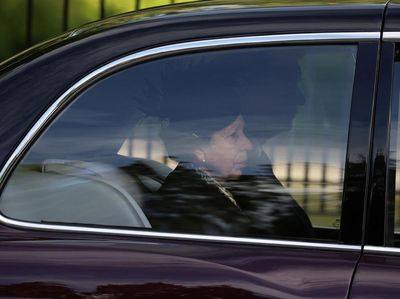 Ekspresi Putri Anne saat Dampingi Pemindahan Jenazah Ratu Elizabeth II