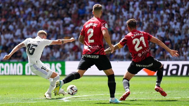 MADRID, SPAIN - SEPTEMBER 11: Federico Valverde of Real Madrid CF scores their side's first goal during the LaLiga Santander match between Real Madrid CF and RCD Mallorca at Estadio Santiago Bernabeu on September 11, 2022 in Madrid, Spain. (Photo by Angel Martinez/Getty Images)