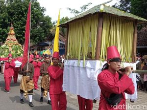 Meriahnya Garebek Lowano, Tradisi Bersih Desa dan Tolak Bala Warga Purworejo Meriahnya Garebek Lowano, Tradisi Bersih Desa dan Tolak Bala Warga Purworejo