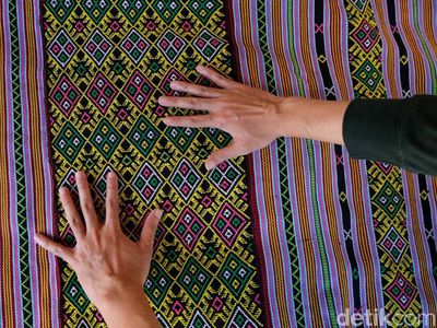 Kain Tenun Khas Wini Ini Harganya Bisa Jutaan Rupiah