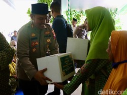 Senangnya Ibu-ibu di Ngawi Dapat Sembako Usai Terdampak Naiknya Harga BBM