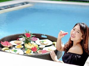 Keseruan Kiky Saputri Sarapan di Kolam Renang hingga Nongkrong di Kafe Keseruan Kiky Saputri Sarapan di Kolam Renang hingga Nongkrong di Kafe