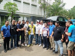 Bamsoet Cek Progres Modifikasi BMW Bersejarah Milik Raffi Ahmad