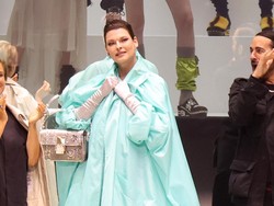 Linda Evangelista Bikin Heboh Show Fendi, Tampil Setelah 15 Tahun Absen