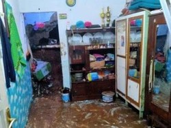 Longsor Timpa Rumah Warga di Baktijaya Depok, 1 Orang Dievakuasi