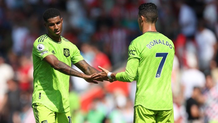 SOUTHAMPTON, ENGLAND - AUGUST 27: Marcus Rashford of Manchester United with Cristiano Ronaldo following the Premier League match between Southampton FC and Manchester United at Friends Provident St. Marys Stadium on August 27, 2022 in Southampton, England. (Photo by Manchester United/Manchester United via Getty Images)