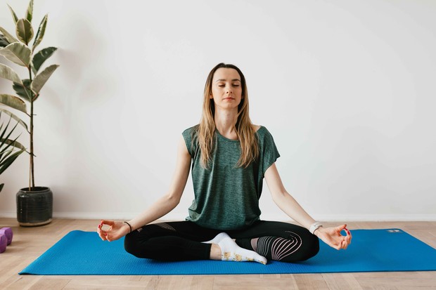 Meditasi/foto: pexels.com/karolina-grabowska Meditasi bisa membantu merefresh pikiran dan menghindari stres sehingga kamu bisa lebih produktif