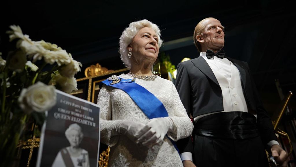 Melihat Patung Lilin Ratu Elizabeth II di Malaysia Melihat Patung Lilin Ratu Elizabeth II di Malaysia