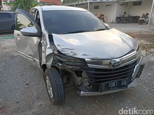 Mobil Bea Cukai Bojonegoro Rusak Usai Dibawa Kabur Tersangka Rokok Ilegal Mobil Bea Cukai Bojonegoro Rusak Usai Dibawa Kabur Tersangka Rokok Ilegal