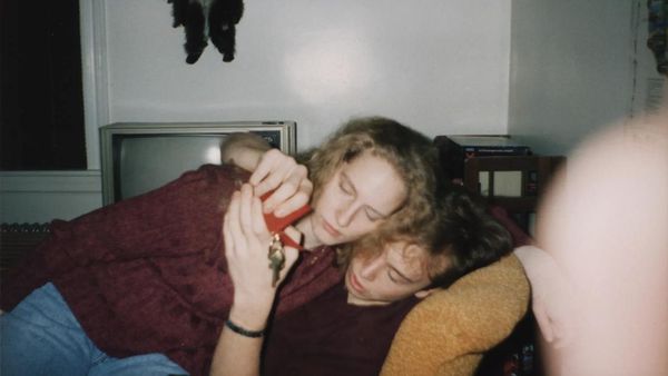 Foto Langka Kemesraan Elon Musk dan Pacar Pertamanya