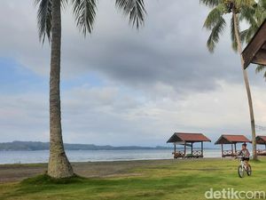 Pesona Pantai Panorama, Spot Terbaik Menikmati Sunrise di Mamuju