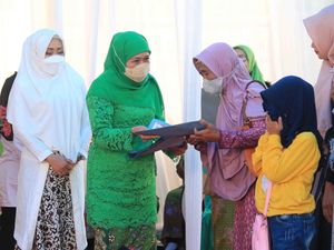 Bupati Ikfina Dampingi Gubernur Khofifah Lantik PC Muslimat NU Mojokerto Bupati Ikfina Dampingi Gubernur Khofifah Lantik PC Muslimat NU Mojokerto