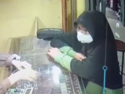 Aksi Pencurian Perhiasan di Kisaran Terekam CCTV