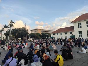Suasana Libur Tahun Baru, Sekitar 20 Ribu Pengunjung Padati Kota Tua