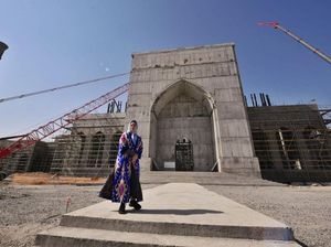 Puan Ziarah ke Makam Imam Al-Bukhari di Uzbekistan