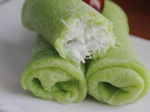 Resep Dadar Gulung Pandan Isi Enten Putih yang Legit Harum Resep Dadar Gulung Pandan Isi Enten Putih yang Legit Harum