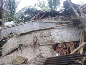 Rumah Pria Paruh Baya di Pangandaran Roboh Diterpa Hujan Angin