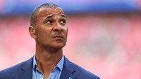 Ruud Gullit lebih dulu menjadi pemain-pelatih di Chelsea pada 1996-1998. Ia mengantar The Blues juara Piala FA 1997, namun kemudian dipecat dan digantikan Vialli.  Foto: Getty Images/Robbie Jay Barratt - AMA