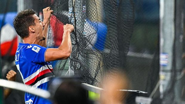 GENOA, ITALY - SEPTEMBER 10: Filip Djuricic of Sampdoria celebrates after scoring the first goal of his team during the Serie A match between UC Sampdoria and AC MIlan at Stadio Luigi Ferraris on September 10, 2022 in Genoa, Italy. (Photo by Simone Arveda/Getty Images)