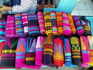 Sarung Nggoli Dompu, Bikin Hangat saat Cuaca Dingin, tapi Adem saat Panas Sarung Nggoli Dompu, Bikin Hangat saat Cuaca Dingin, tapi Adem saat Panas