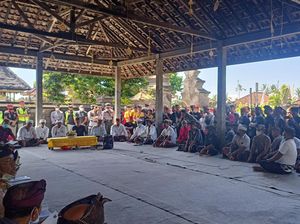 Ratusan Krama Adat Karangasem Tolak Kerta Desa Bentukan Bendesa Ratusan Krama Adat Karangasem Tolak Kerta Desa Bentukan Bendesa