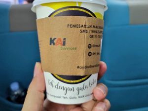 Teh di KAI Enak hingga Kontroversi Pria Beri Makan Anaknya Lobster Teh di KAI Enak hingga Kontroversi Pria Beri Makan Anaknya Lobster