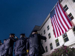 AS Peringati 21 Tahun Insiden 9/11, Warga Hening Dekat Menara WTC AS Peringati 21 Tahun Insiden 9/11, Warga Hening Dekat Menara WTC