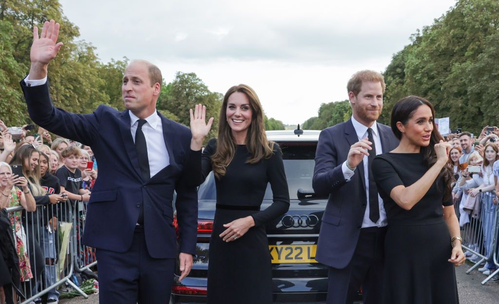 WINDSOR, ENGLAND - SEPTEMBER 10: Prince Harry, Duke of Sussex, Meghan, Duchess of Sussex, Prince William, Prince of Wales and Catherine, Princess of Wales look at floral tributes laid by members of the public on the Long walk at Windsor Castle on September 10, 2022 in Windsor, England. Crowds have gathered and tributes left at the gates of Windsor Castle to Queen Elizabeth II, who died at Balmoral Castle on 8 September, 2022. (Photo by Chris Jackson - WPA Pool/Getty Images)