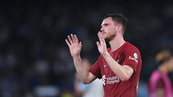 Andrew Robertson of Liverpool FC greets the fans during the UEFA Champions League match between SSC Napoli and Liverpool FC at Stadio Diego Armando Maradona, Naples, Italy on 7 September 2022.  (Photo by Giuseppe Maffia/NurPhoto via Getty Images)