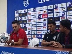 Arema Kalah dalam Debut Roca Sebagai Juru Taktik