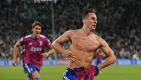 Milik pun kegirangan karena aksinya menjebol gawang lawan membuat Juventus jadi bisa berbalik unggul 3-2. Tapi nyatanya tidak begitu. Foto: Getty Images/Jonathan Moscrop