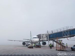 7 Penerbangan di Bandara SSK II Pekanbaru Terdampak Akibat Kabut Tebal 7 Penerbangan di Bandara SSK II Pekanbaru Terdampak Akibat Kabut Tebal