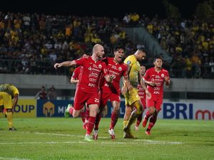 Thomas Doll Ketagihan Atmosfer Stadion Demang Lehman Thomas Doll Ketagihan Atmosfer Stadion Demang Lehman