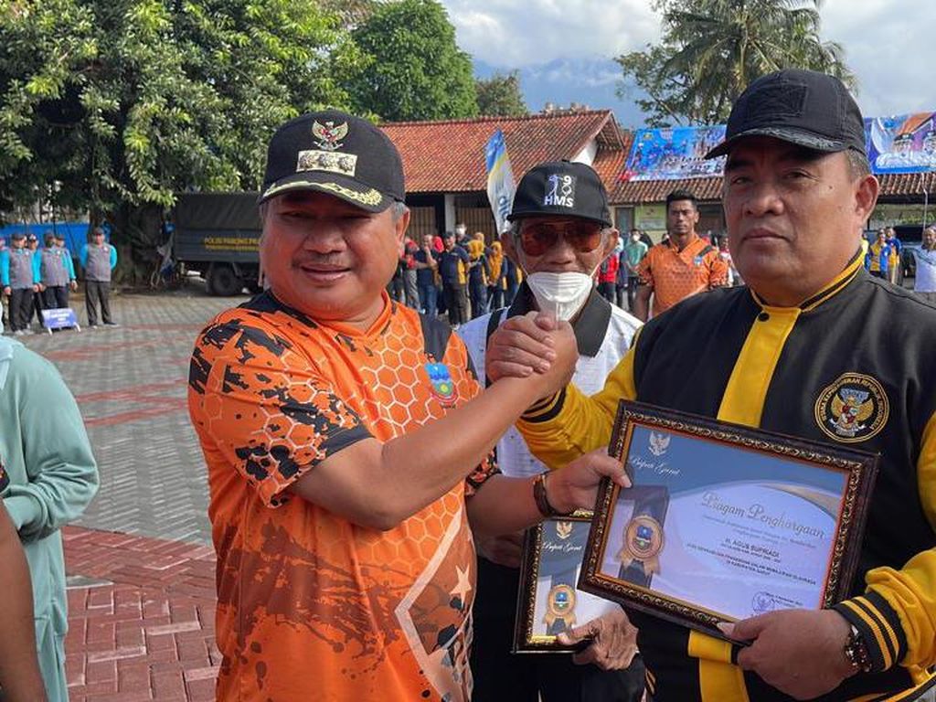 Haornas, Bupati Garut Beri Penghargaan untuk Atlet-Pegiat Olahraga Haornas, Bupati Garut Beri Penghargaan untuk Atlet-Pegiat Olahraga