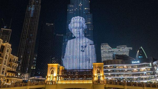 Burj Khalifa, Gedung Tertinggi di Dunia Pajang Potret Ratu Elizabeth