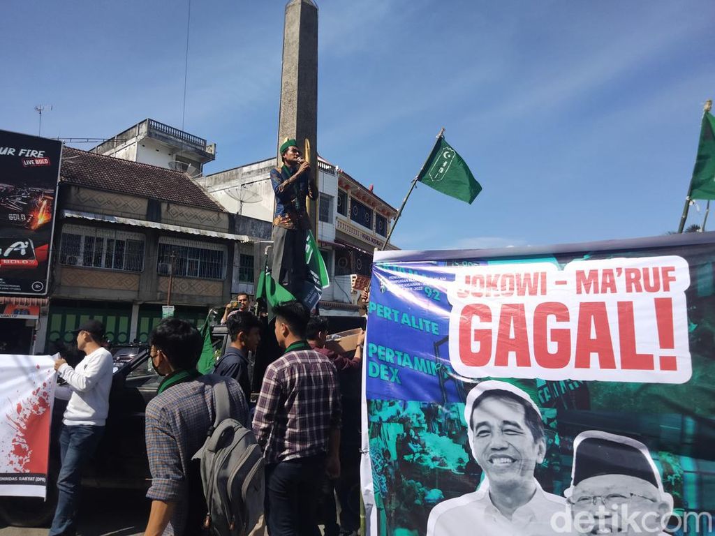 Demo Tolak Harga BBM Naik, HMI Asahan Bawa Spanduk Jokowi Gagal
