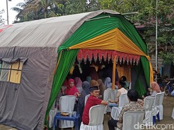 Cerita Sejoli di Enrekang Nikah di Tenda BPBD gegara Fenomena Tanah Bergerak