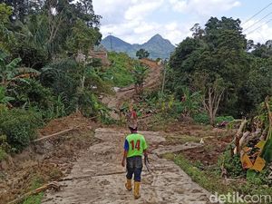 Pemkab Enrekang Bakal Relokasi Warga Desa Labuku gegara Tanah Bergerak Pemkab Enrekang Bakal Relokasi Warga Desa Labuku gegara Tanah Bergerak