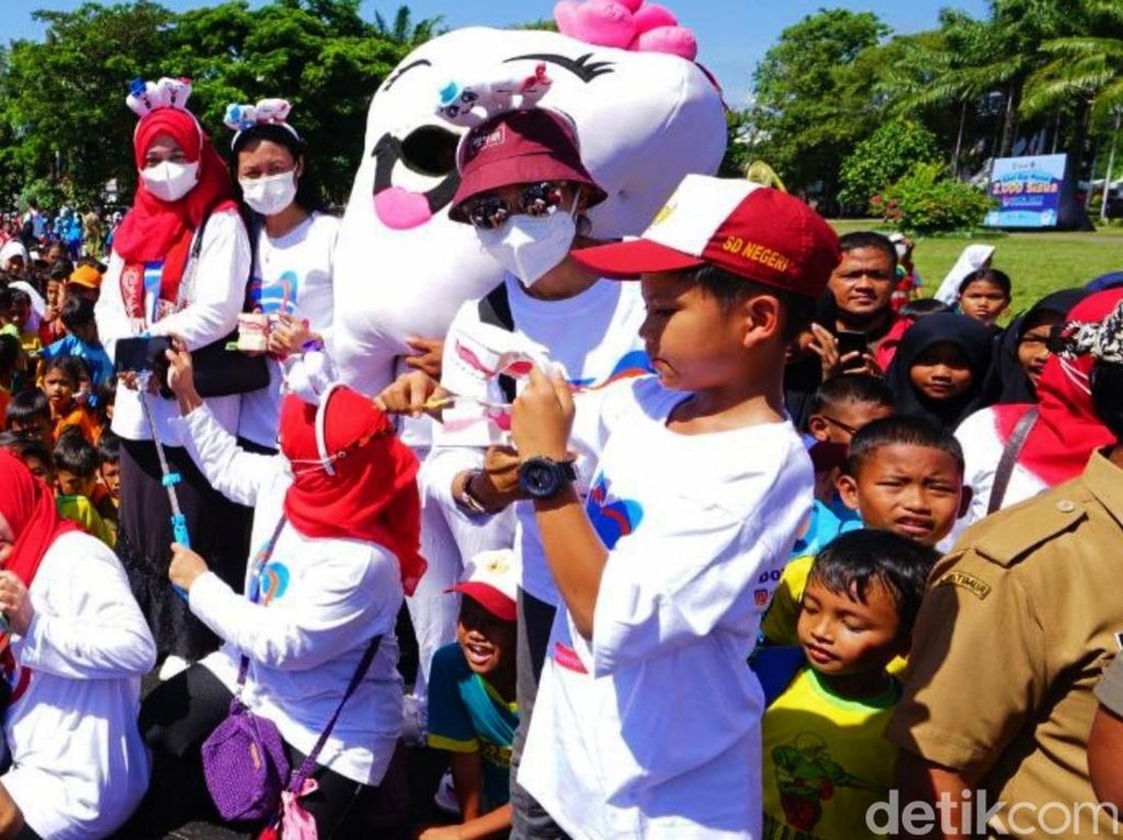 Keseruan Farel Prayoga Ajak Anak-anak Banyuwangi Jaga Kesehatan Gigi