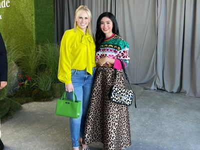 Febby Rastanty Eksis di New York Fashion Week, Foto Bareng Rebel Wilson