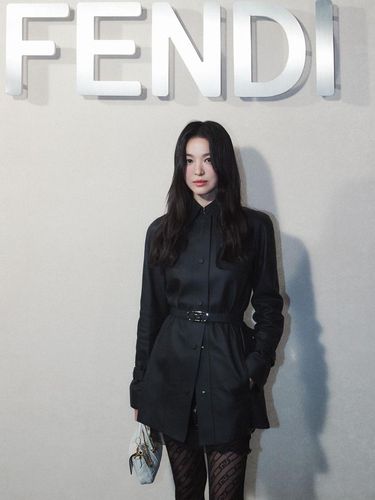 Song Hye Kyo hadiri fashion show Fendi di NYFW 2023/