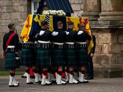 Jelang Pemakaman, Peti Mati Ratu Elizabeth II Tiba di Edinburgh