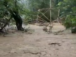 Jembatan Cijahe di Lebak Rusak Diterjang Banjir, Akses Warga Sempat Terputus